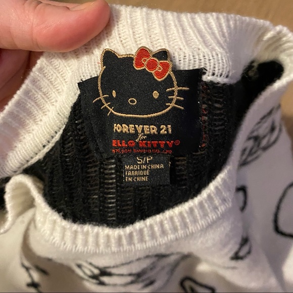 Forever 21 White Sweater Hello Kitty, as modeled by Kendall Jenner - Picture 4 of 5